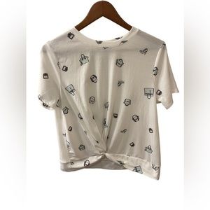 Como Blu White Short Sleeve Handbag, Perfume, Heel Print Twist Front Tee Medium